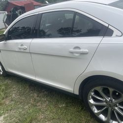 2014 Ford Taurus
