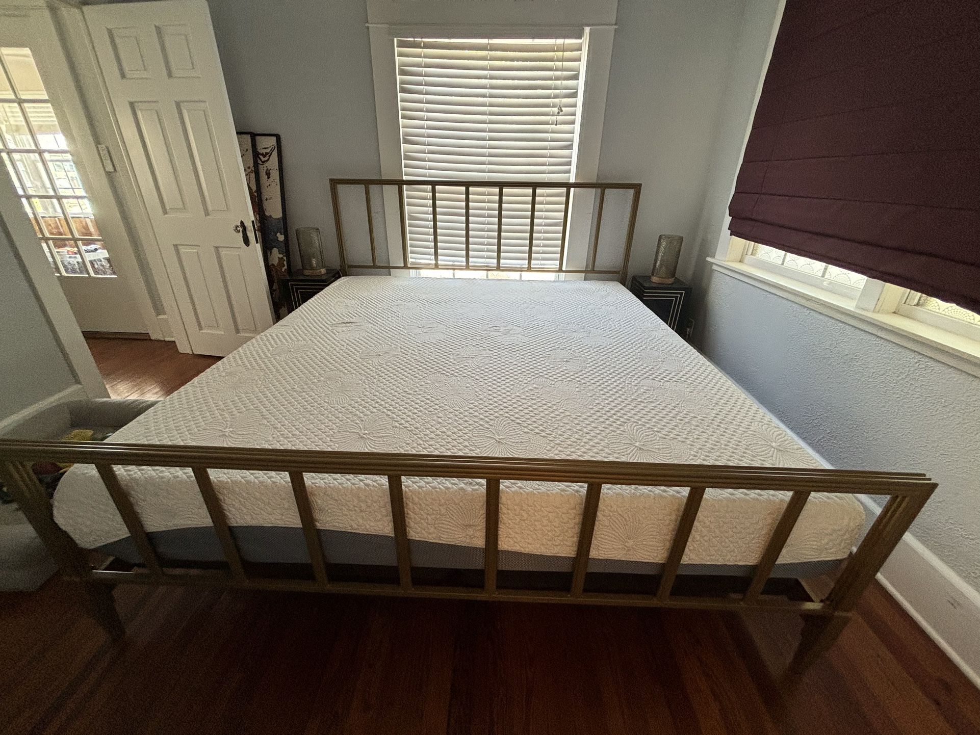 King Bed And Memory Foam Mattress 