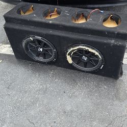 Kiker subs 12 with box the speakers are ripped but they still working and amp 2500w power acustick