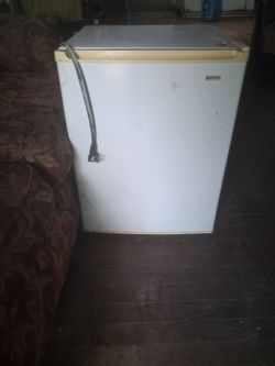 Mini fridge