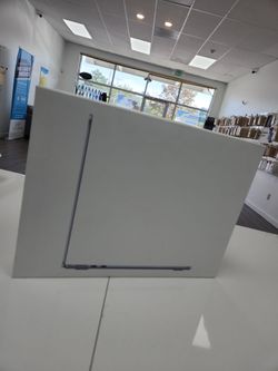 Apple MacBook Air M5 Chip - 1 year warranty