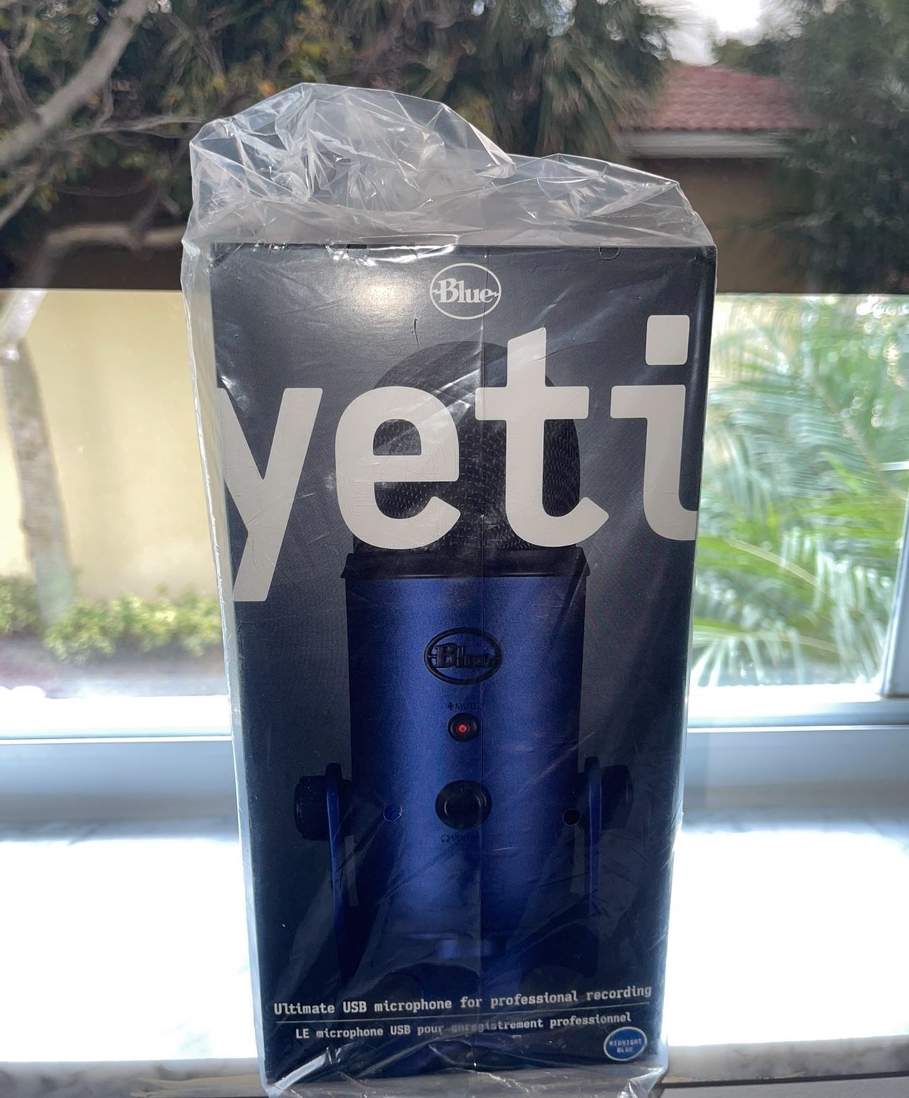 Yeti Blue USB Microphone for PC, Mac, Gaming, Recording, Streaming, Podcasting, Studio and Computer Condenser Mic with Blue VO!CE Brand New