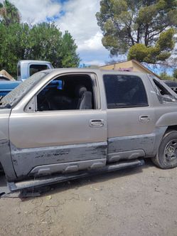 Chevy Avalanche, Silver Birch Metallic, 4 door