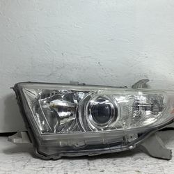 2011 2013 Toyota Highlander left headlight (1C)