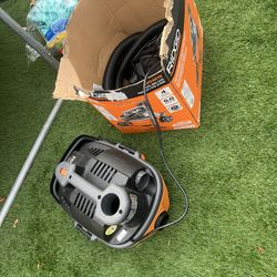 RIDGED 4 Gallon Vaccum