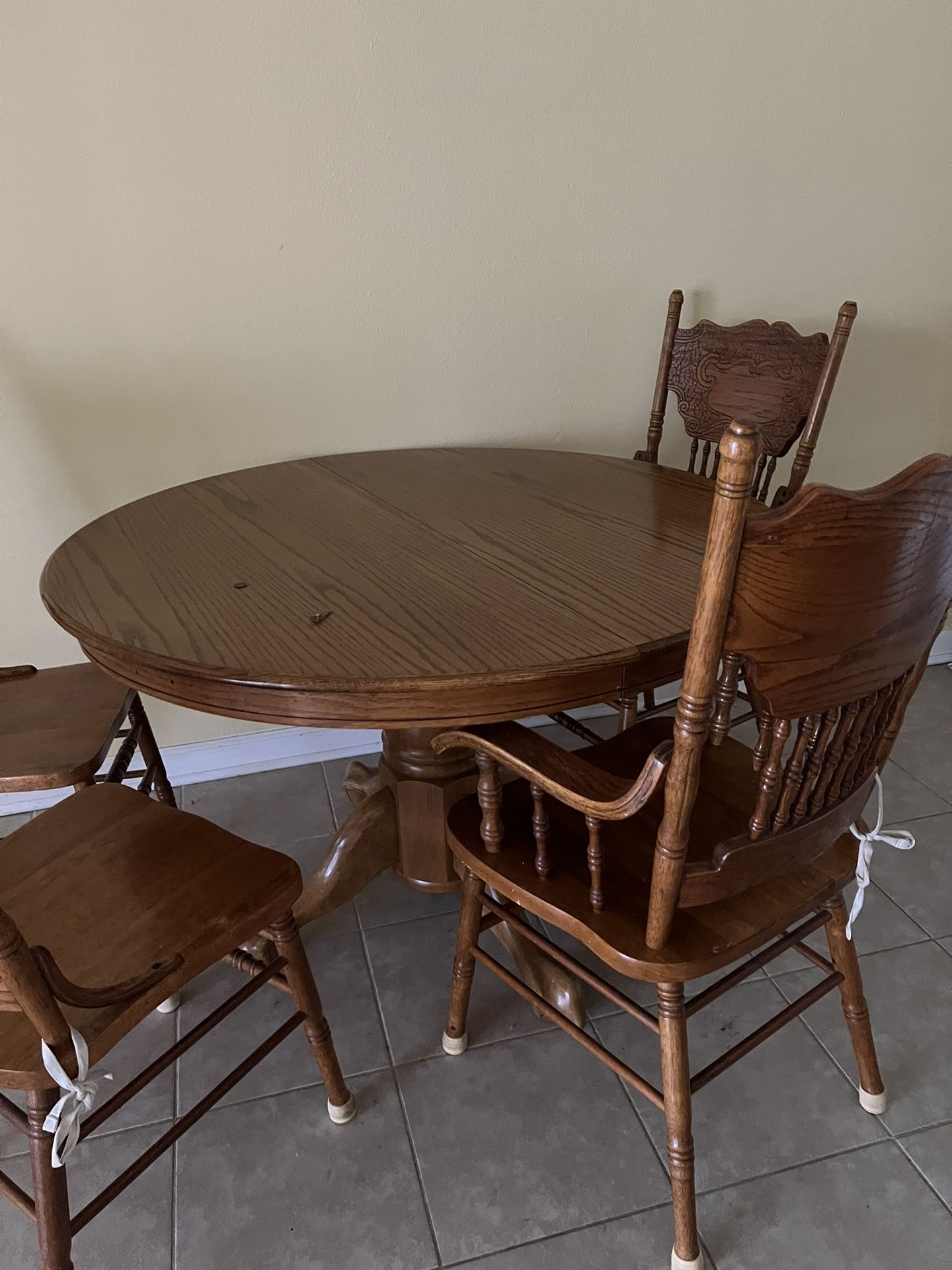 Breakfast Table With 4 Chaired For Sale.