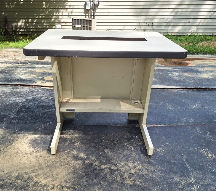 Computer Desk $30