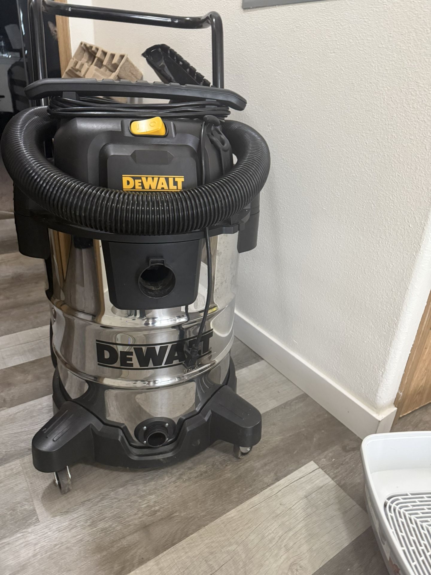 Dewalt 6.5hp 10 Gallon Stainless Steel Wet/dry Shop Vac