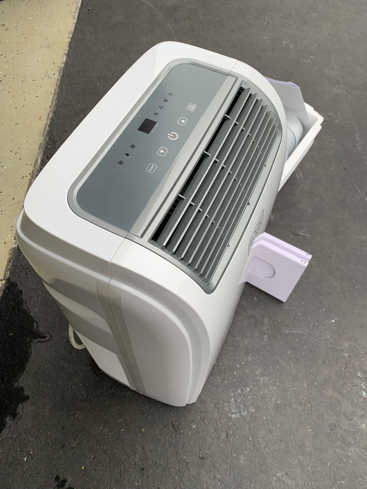 BLACK+DECKER 8,000 BTU Portable Air Conditioner for Rooms up to 350 Sq. with Remote Control, White