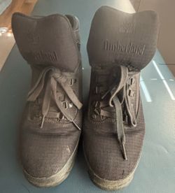 Timberland Black Boots with High-Top Design and Padded Collar