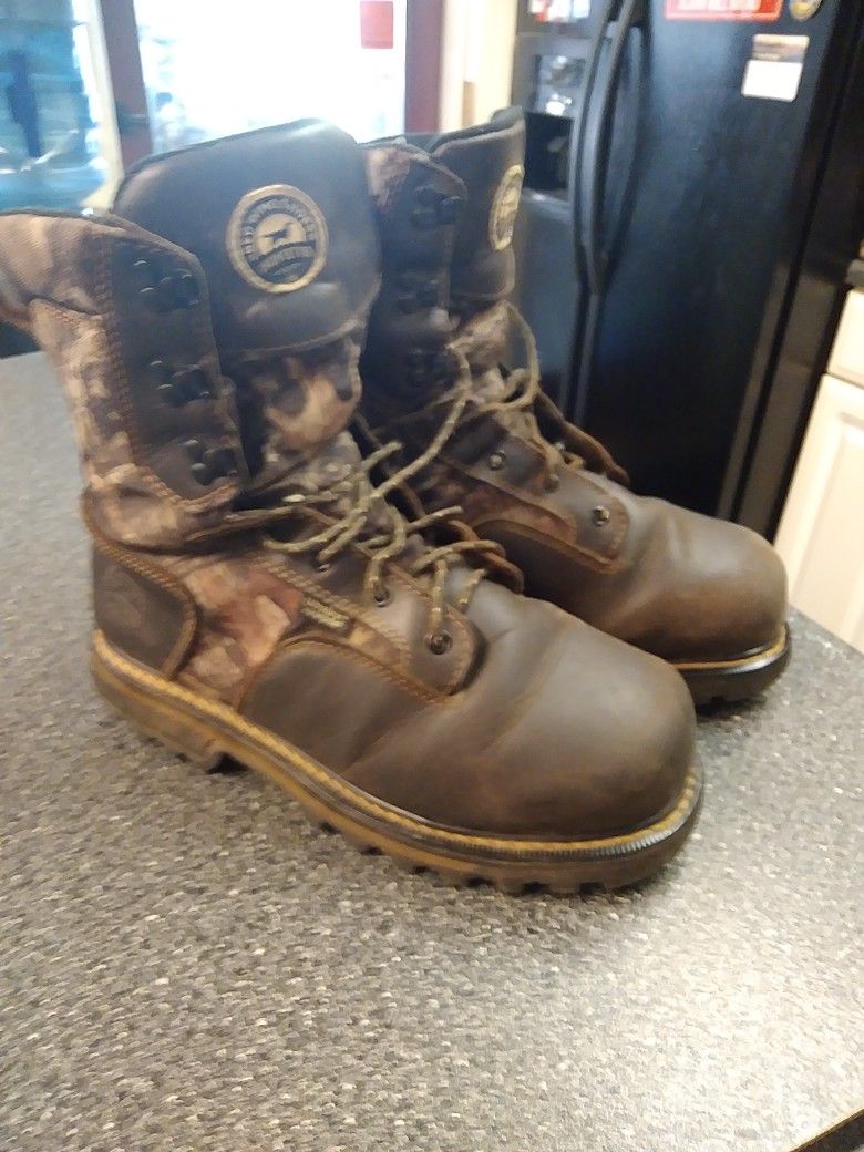 RED WING. IRISH SETTER. HUNTING BOOTS. SIZE. 8.5. To. 9. 90.00. Obo