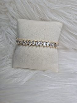 Beautiful Elegant Bracelet 14K Gold Laminated 35$