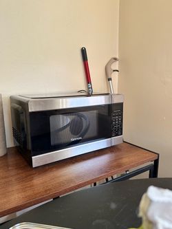 Kenmore 0.7 cu ft Microwave - Stainless Steel: Countertop Microwave Oven with Child Lock, 700W, 6 Programs