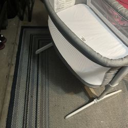Bassinet That can open to bed side