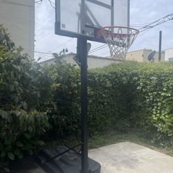 New Basketball Hoop  For Sale   Excellent Condition  