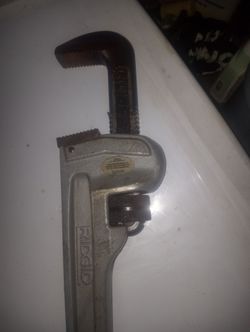 Rigid pipe wrench