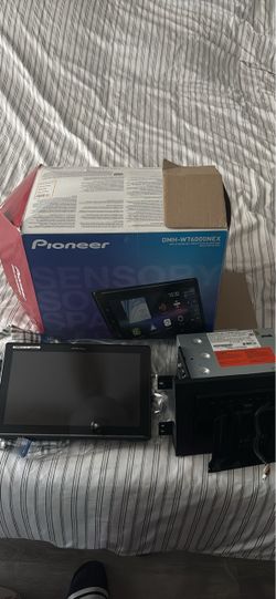 Floating pioneer head unit