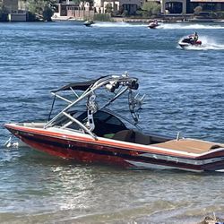 2001 Sanger 210v Wakeboard Boat