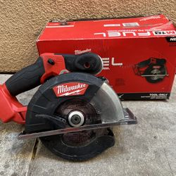 Milwaukee M18 FUEL 18V Lithium-lon Brushless Cordless Metal Cutting 5-3/8 in. Circular Saw (Tool-Only) w/ Metal Saw Blade