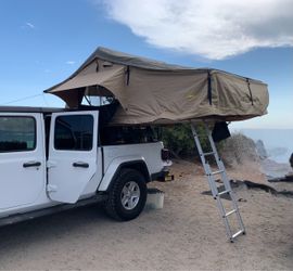 Rooftop Tent with Ladder