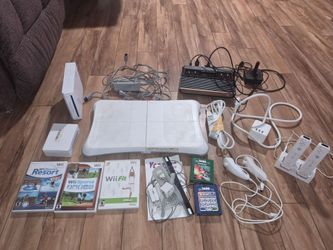 Nintendo Wii Console Bundle with Games and Accessories