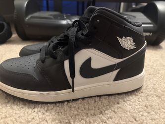 High top Jordan 1’s black and white