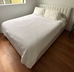 Light gray Upholstered Platform Bed