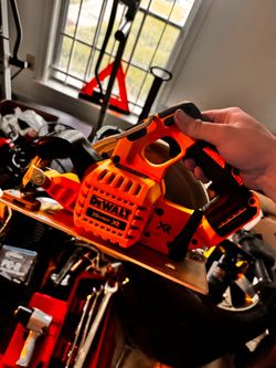 DEWALT FLEXVOLT 60V MAX 7-1/4" Circular Saw