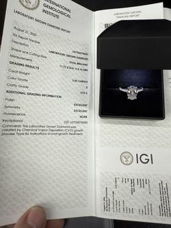 ENGAGEMENT RING OVAL CUT