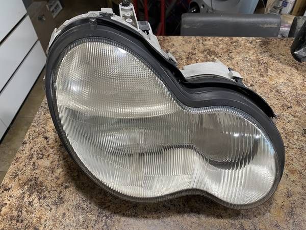 MERCEDES HEADLIGHT 1 307 329 0 RIGHT PASSENGER HID XENON OEM