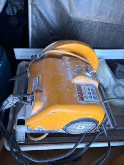 Portable wet tile saw