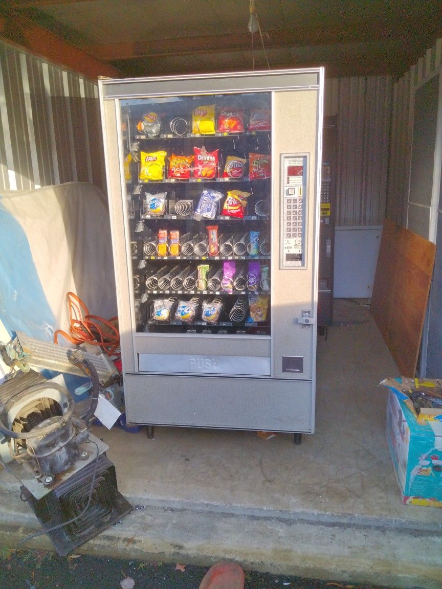 Vending Machine Automatic Product 7600 for Sale in Midlothian, VA OfferUp