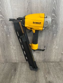 DEWALT 21-Degree Framing Nailer