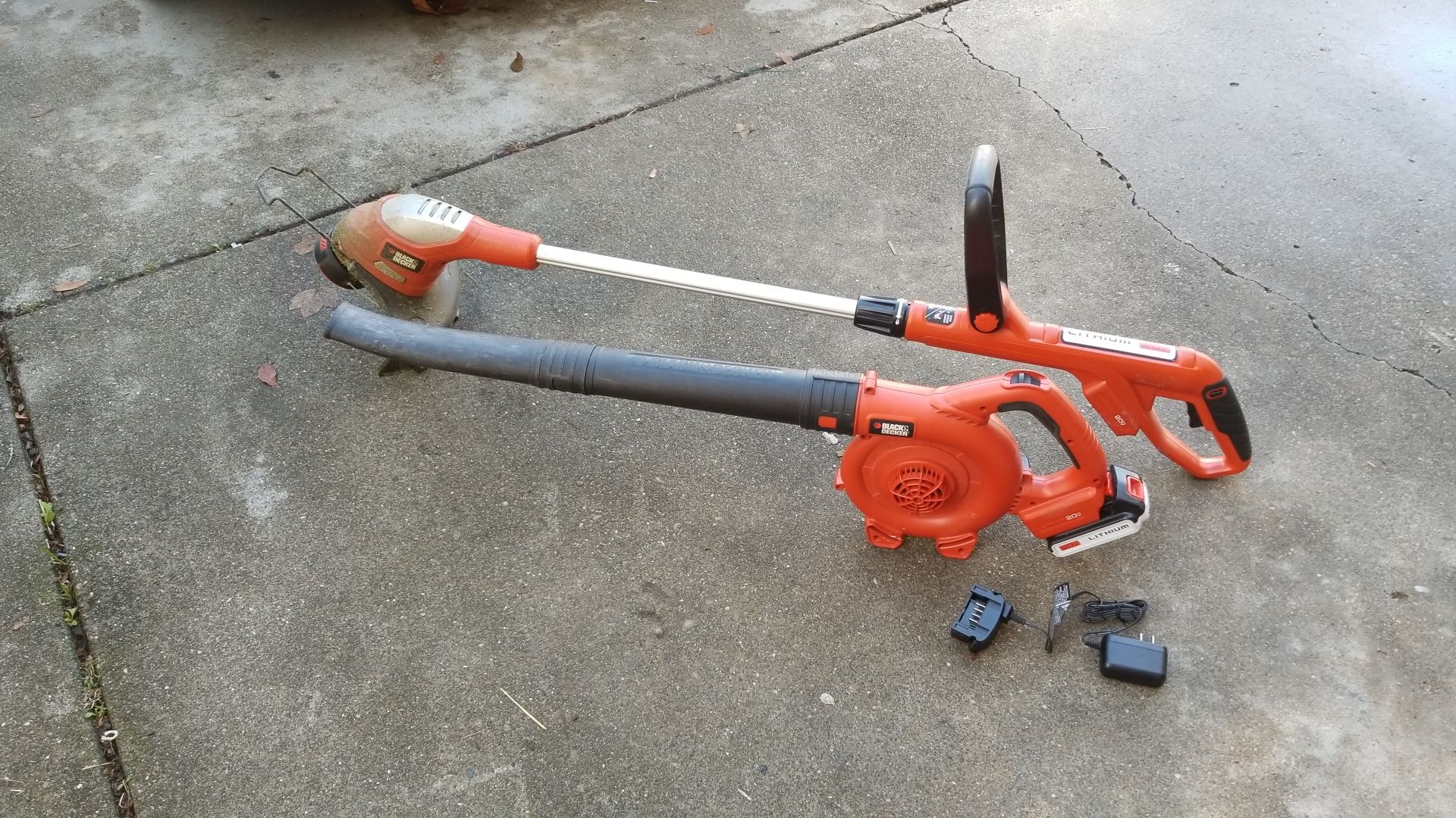 Cordless blower and string trimmer, 20v