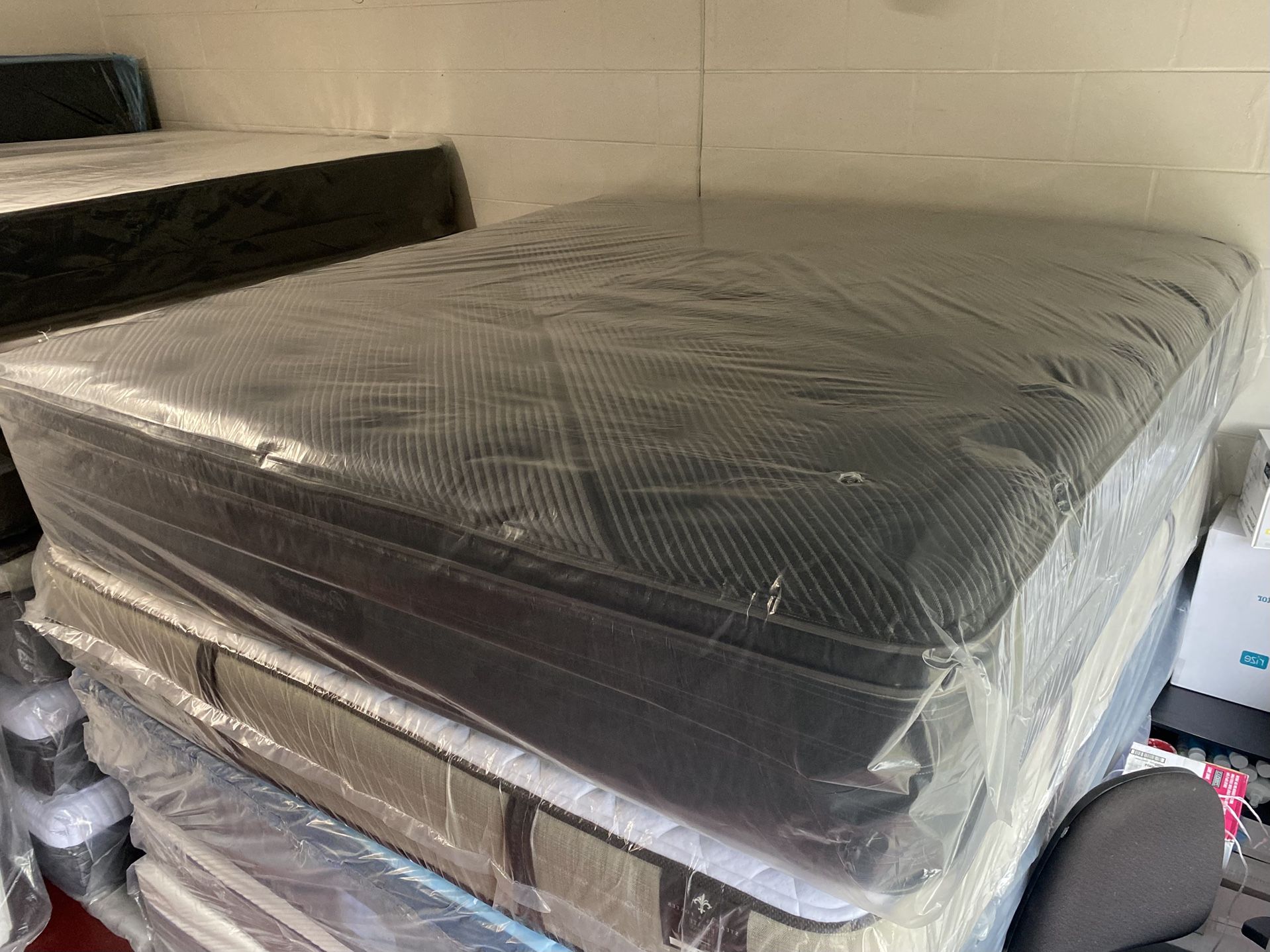 King BeautyRest Black C-Class Plush Firm Mattress 14” Inches Advanced Collection With An All New Modern Design Direct From Factory