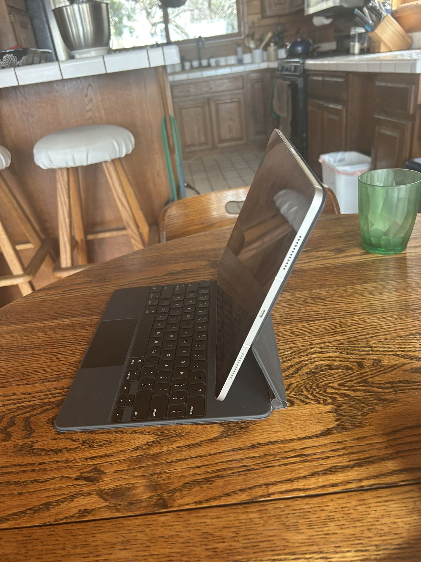 13’ iPad Air 512GB With Magic Keyboard Included