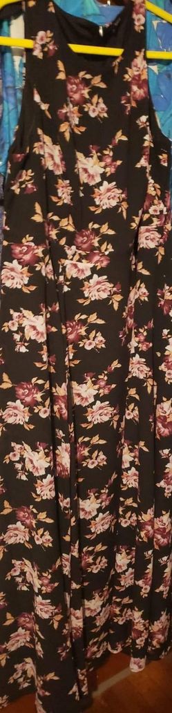 One formal/one maxi dress/ size 9 heels bundle