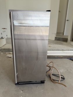 ULINE 15” Ice maker - clear ice