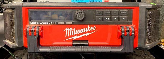 MILWAUKEE 2950-20 M18 PACKOUT Jobsite Radio Charger Bluetooth Speaker