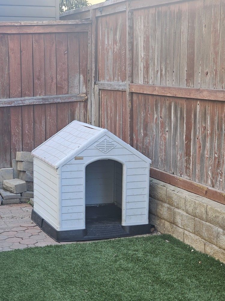 Large Plastic Dog House