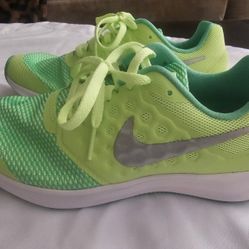 Nike Boys Girls DOWNSHIFTER 7 (PS) Kids shoes Size: 4Y