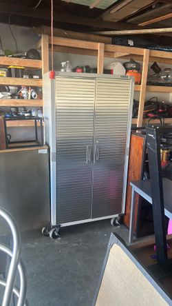 Metal cabinet