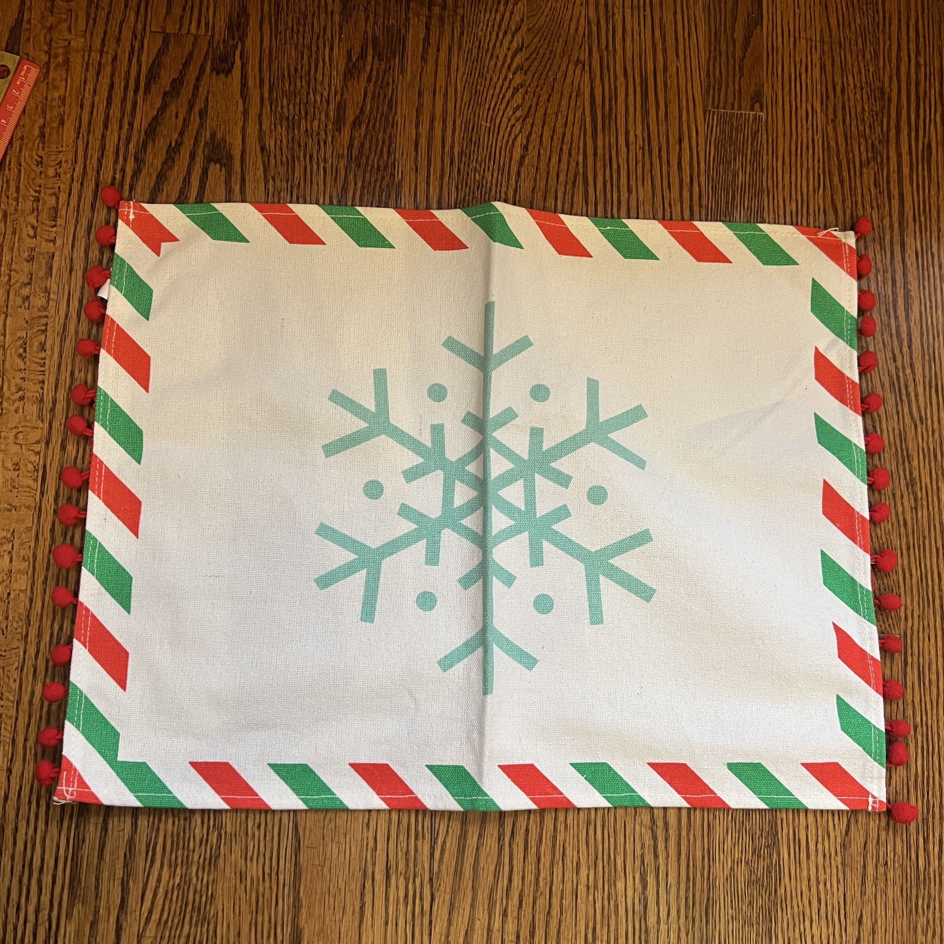 Target Christmas Placemats Snow flake design NWT 2 pack