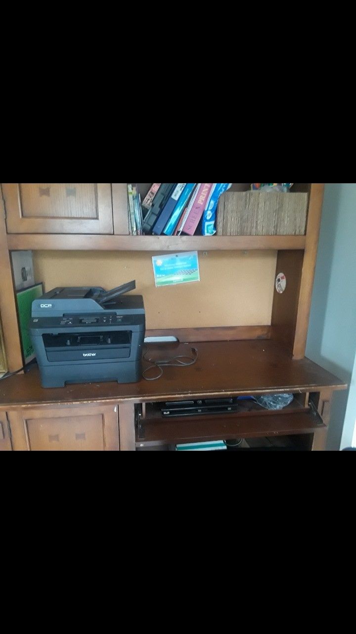 Desk With Hutch