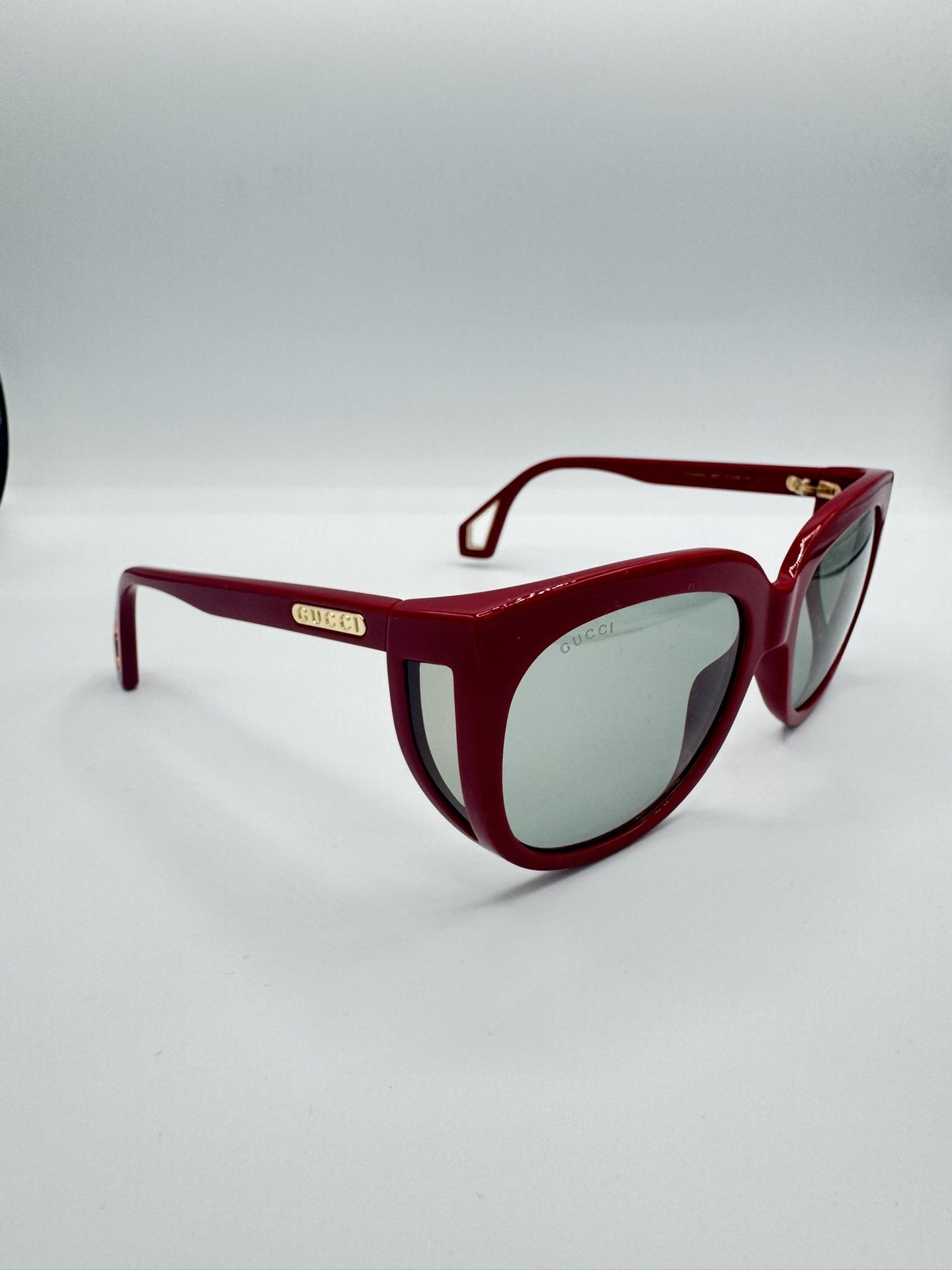Women’s Gucci sunglasses 