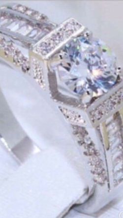 GORGEOUS STERLING SILVER STAMPED 925 WITH BAGETS CUBIC ZIRCONIA LADIES RING SIZE 7,8,9