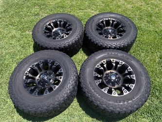 (4) 17” Fuel wheels 305/65R17 Mickey Thompson