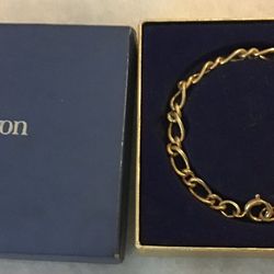 Avon Bracelet 7” long  Goldtone N Original Box  New