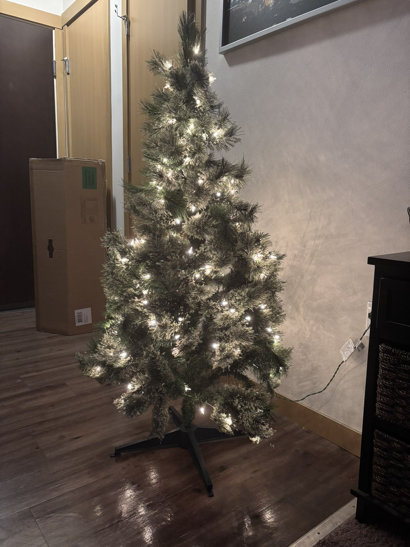4.5 Pre Lit Christmas tree