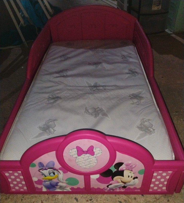 Minnie mouse toddler bed with mattress